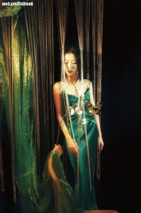 YiTuYu Art Language Vol.4037 Mo Mo: A Captivating Study of Light and Shadow - image 0