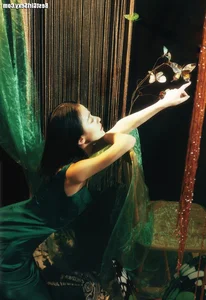 YiTuYu Art Language Vol.4037 Mo Mo: A Captivating Study of Light and Shadow - image 9