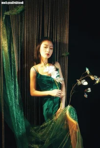 YiTuYu Art Language Vol.4037 Mo Mo: A Captivating Study of Light and Shadow - image 17