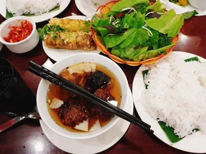 6 Must-Visit Historic Restaurants in Hanoi with Over a Century of Tradition - image 5