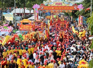 Thousands Gather in Binh Duong for the Vibrant Lady Thien Hau Festival - image 5