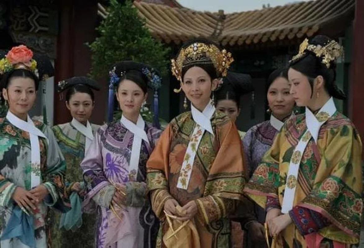 The Secret History and Meaning Behind Qing Dynasty Nail Guards