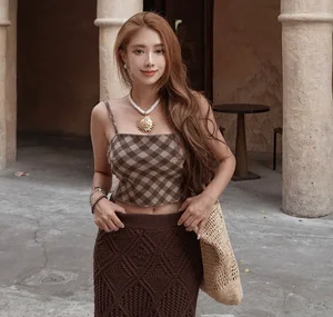 Taiwanese Social Media Sensation Captivates Fans with Her Perfect Hourglass Figure and Trendy Style - image 5