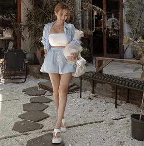 Taiwanese Social Media Sensation Captivates Fans with Her Perfect Hourglass Figure and Trendy Style - image 3