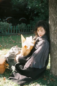 YiTuYu Art Language Vol.10376: Featuring the Graceful Lan Jian Dong - image 2