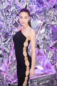 Top 10 Stunning Red Carpet Outfits at Ngoi Sao Cua Nam 2023 - image 12