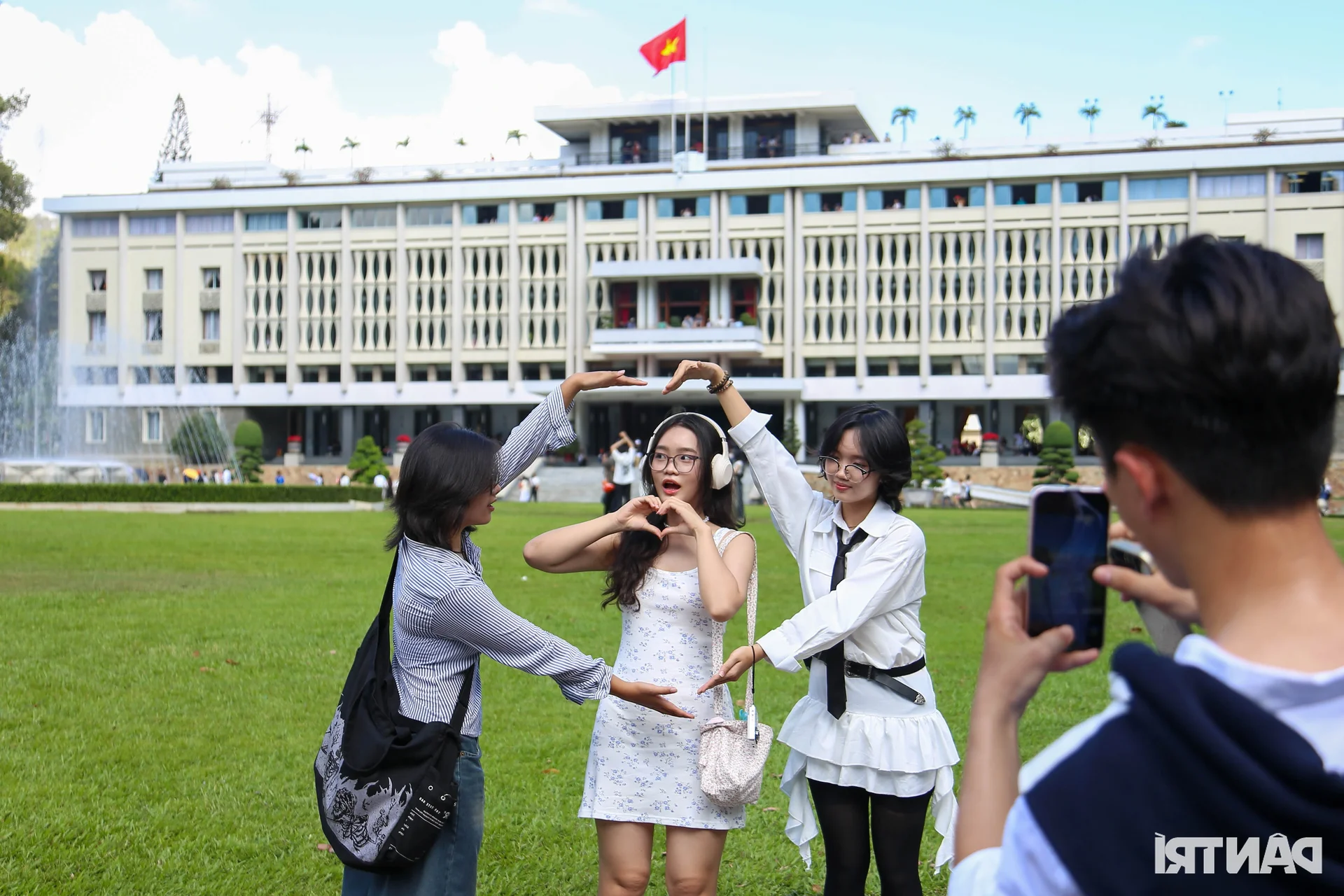 The Ao Dai Revival: Young Generations Celebrating Tradition at the Independence Palace
