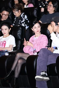 Candid Photos of Zhou Xun Spark Debate Over Ageless Beauty Standards - image 6