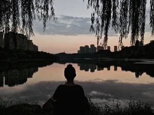Candid Photos of Zhou Xun Spark Debate Over Ageless Beauty Standards - image 11