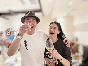 Candid Photos of Zhou Xun Spark Debate Over Ageless Beauty Standards - image 10