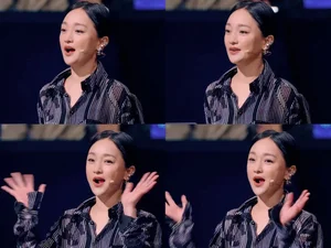 Candid Photos of Zhou Xun Spark Debate Over Ageless Beauty Standards - image 3