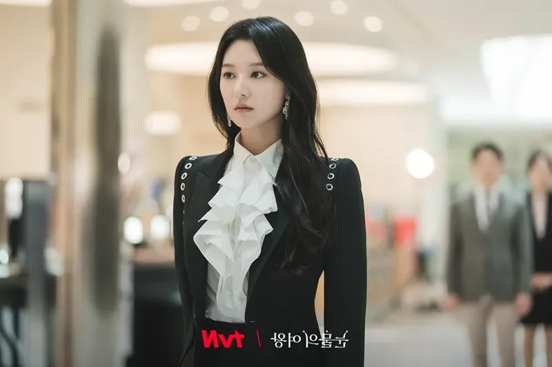 Kim Ji Won Exudes Royal Elegance in Upcoming tvN K-Drama Queen Of Tears Alongside Kim Soo Hyun
