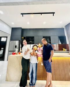 Inspiring 10-Year Marriage of a Lottery Seller and a Beautiful Heiress - image 0