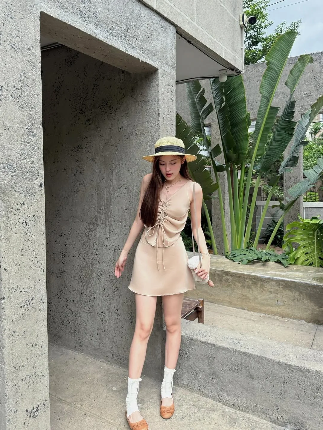 HIEUTHUHAI's Girlfriend Captivates Fans with Sweet and Playful Style