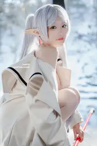 Coser Mim: Enchanting Frieren Cosplay (32P) in a Winter Wonderland - image 5