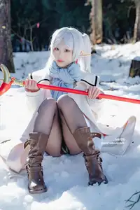 Coser Mim: Enchanting Frieren Cosplay (32P) in a Winter Wonderland - image 14
