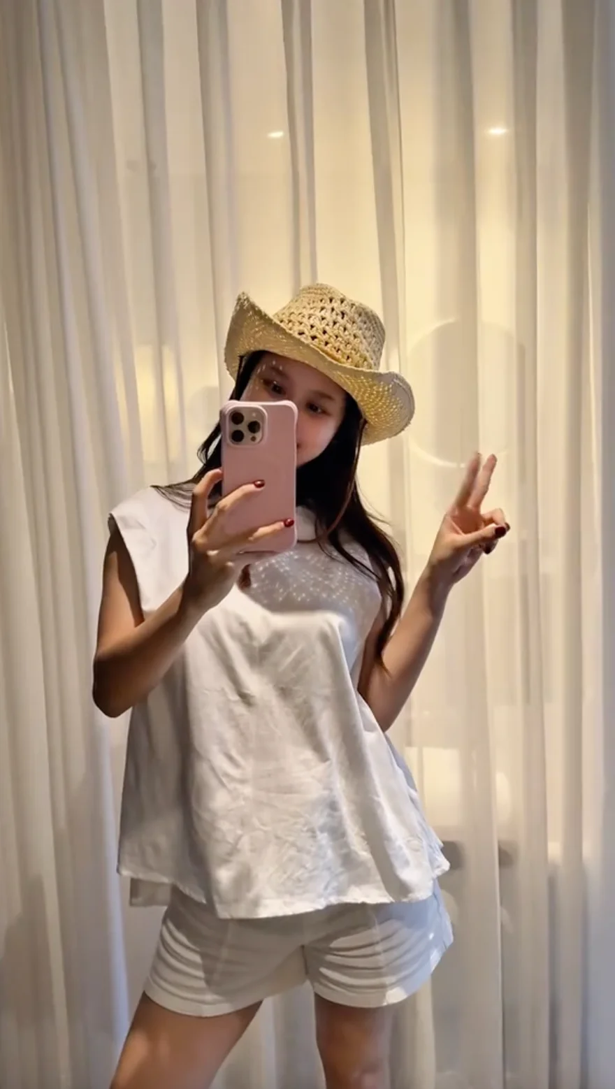 Netizens Celebrate as Popular Thanh Hoa Influencer Hints at Pregnancy in Recent Social Media Posts