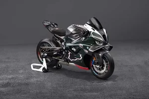 BMW Unveils Exclusive M1000RR Isle of Man TT Special Edition - image 0
