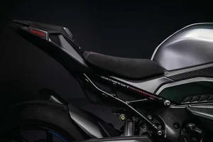 BMW Unveils Exclusive M1000RR Isle of Man TT Special Edition - image 4