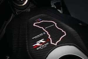 BMW Unveils Exclusive M1000RR Isle of Man TT Special Edition - image 2