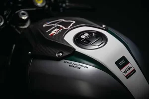 BMW Unveils Exclusive M1000RR Isle of Man TT Special Edition - image 10