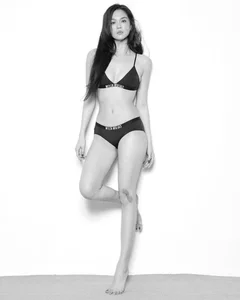 Ngoc Trinh Returns to the Spotlight with Bold and Daring Fashion Choices - image 2