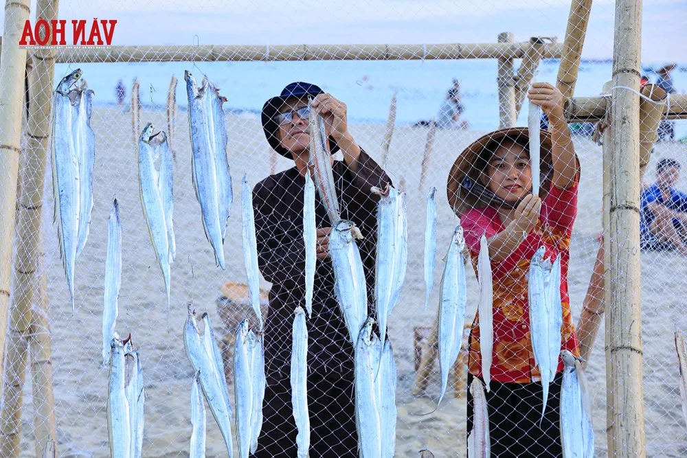 Experiencing the Vibrant Dawn Fish Market: A Must-Try Cultural Adventure for Coastal Travelers