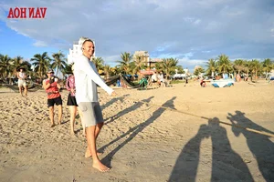 Experiencing the Vibrant Dawn Fish Market: A Must-Try Cultural Adventure for Coastal Travelers - image 7