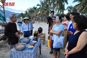 Experiencing the Vibrant Dawn Fish Market: A Must-Try Cultural Adventure for Coastal Travelers - image 2