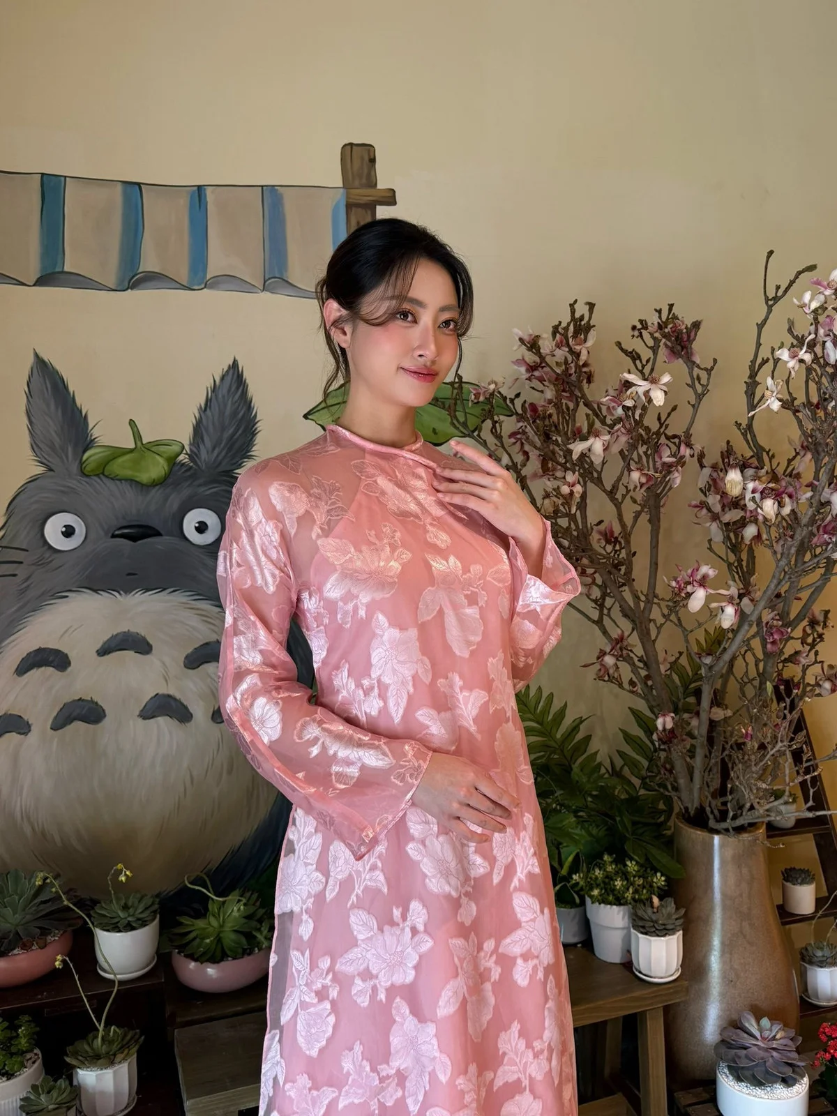 Miss Luong Thuy Linh Stuns in Traditional Ao Dai on the Tennis Court