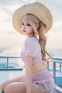 Coser Chunmomo's Enchanting Sunset Yacht Photoshoot - Part02 - image 8