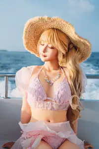 Coser Chunmomo's Enchanting Sunset Yacht Photoshoot - Part02 - image 37