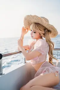 Coser Chunmomo's Enchanting Sunset Yacht Photoshoot - Part02 - image 17