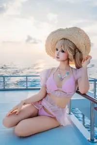 Coser Chunmomo's Enchanting Sunset Yacht Photoshoot - Part02 - image 12