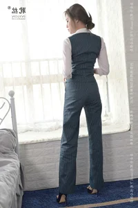 Professional Leg Modeling and Hosiery Trends: IESS Collection Highlights - image 0