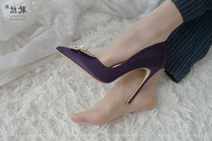 Professional Leg Modeling and Hosiery Trends: IESS Collection Highlights - image 4