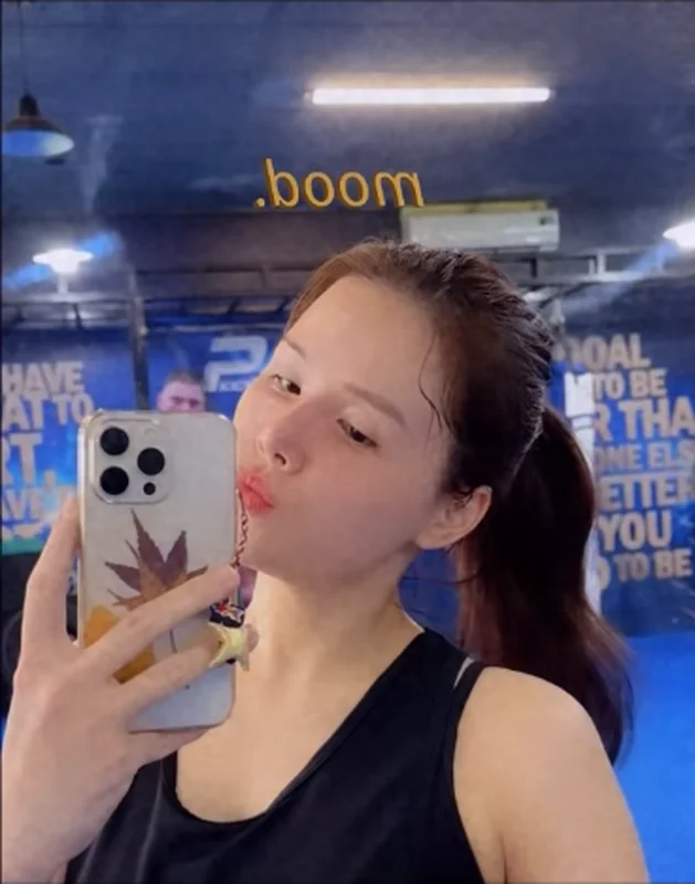 Phanh Lee Stuns Fans with Radiant Bare-Faced Beauty After Two Births