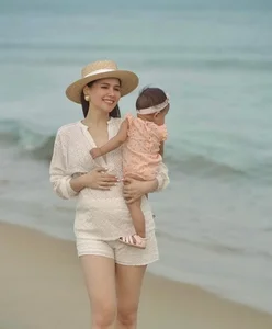 Phanh Lee Stuns Fans with Radiant Bare-Faced Beauty After Two Births - image 1
