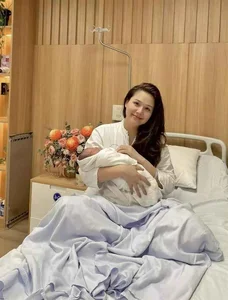 Phanh Lee Stuns Fans with Radiant Bare-Faced Beauty After Two Births - image 3