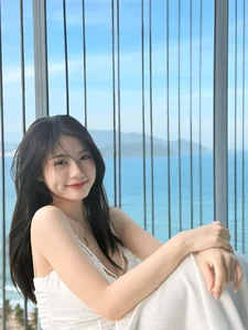 Summer 2025 Bikini Trends: The Rise of the Dimpled Hot Girl Style - image 7