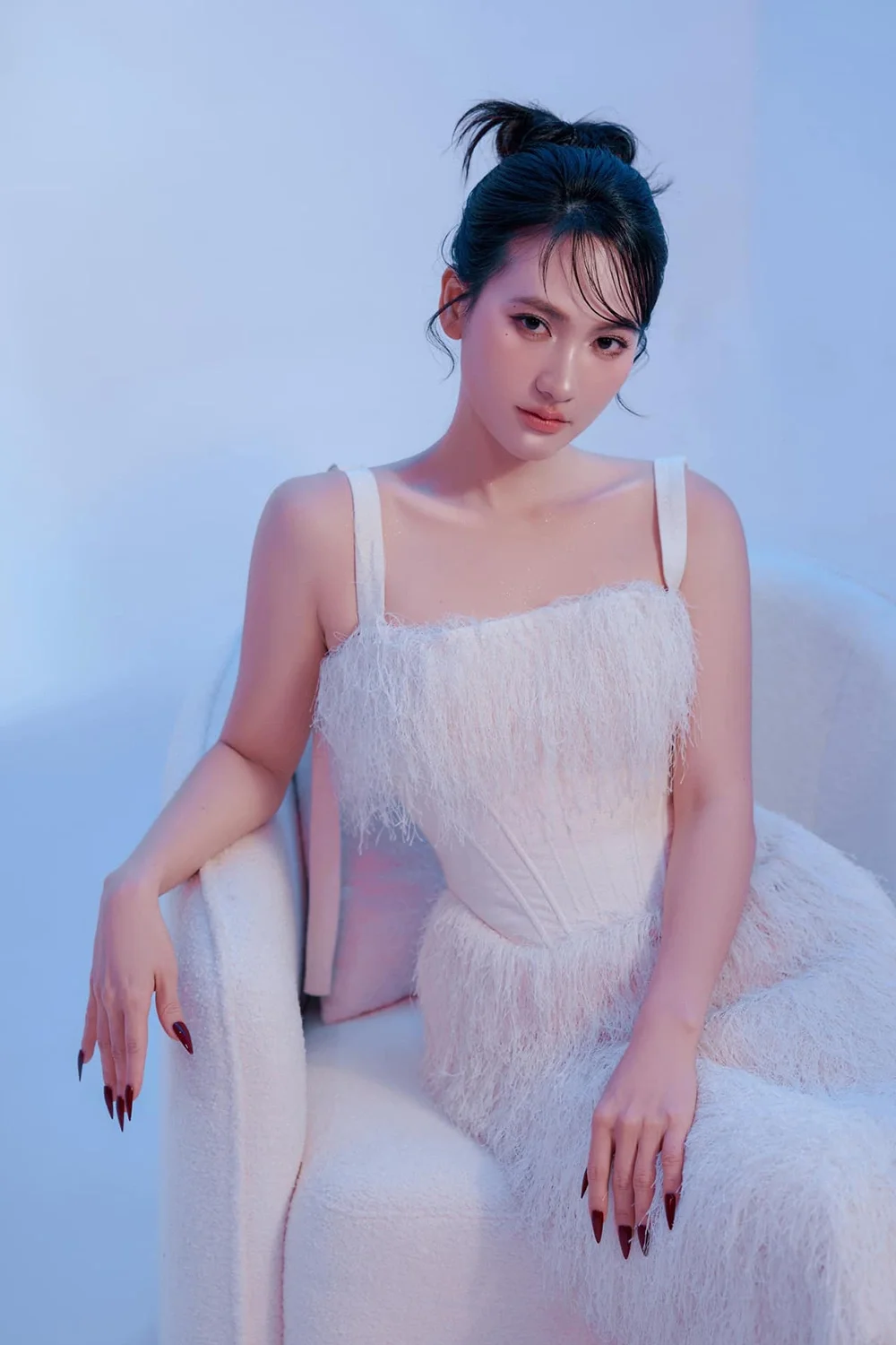 Exploring the Sophisticated and Glamorous Fashion Style of Actress Phương Anh Đào