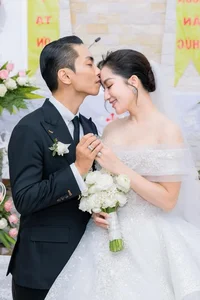 Khanh Thi and Phan Hien Celebrate Their First Wedding Anniversary - image 1