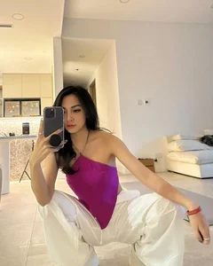 Stunning Portraits of Beauty Icon Luong: Goddess Face and Venus Figure - image 8