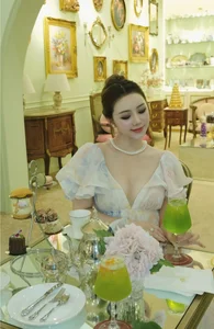 Quynh Kool’s Bold Transformation: Mastering the Art of Elegant and Daring Evening Wear - image 1