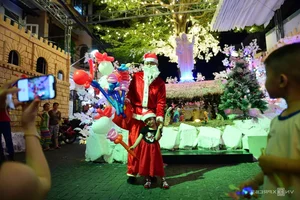 Discover Saigon's Most Popular Christmas Alley for Festive Check-Ins - image 1