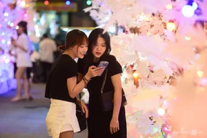 Discover Saigon's Most Popular Christmas Alley for Festive Check-Ins - image 8
