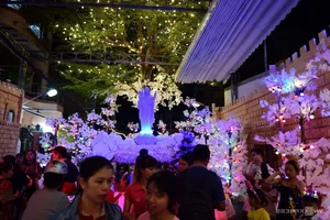 Discover Saigon's Most Popular Christmas Alley for Festive Check-Ins - image 7
