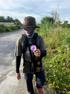 Mother and 13-Year-Old Son Walk from Hanoi to Hue on Foot - image 3