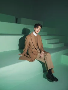 Vietnamese Actor Anh Tu Shines Solo as Fashion Icon at International Show - image 3