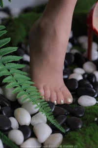 Wan Ping IESS Collection: Wizard of Oz Aesthetics and Green Field Photography - image 24